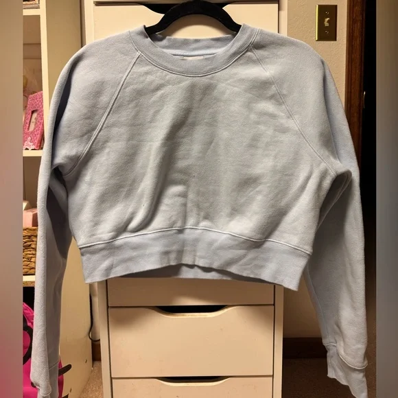 Aritzia TNA Cozy Fleece Perfect Cropped Sweatshirt - Picture 3 of 6